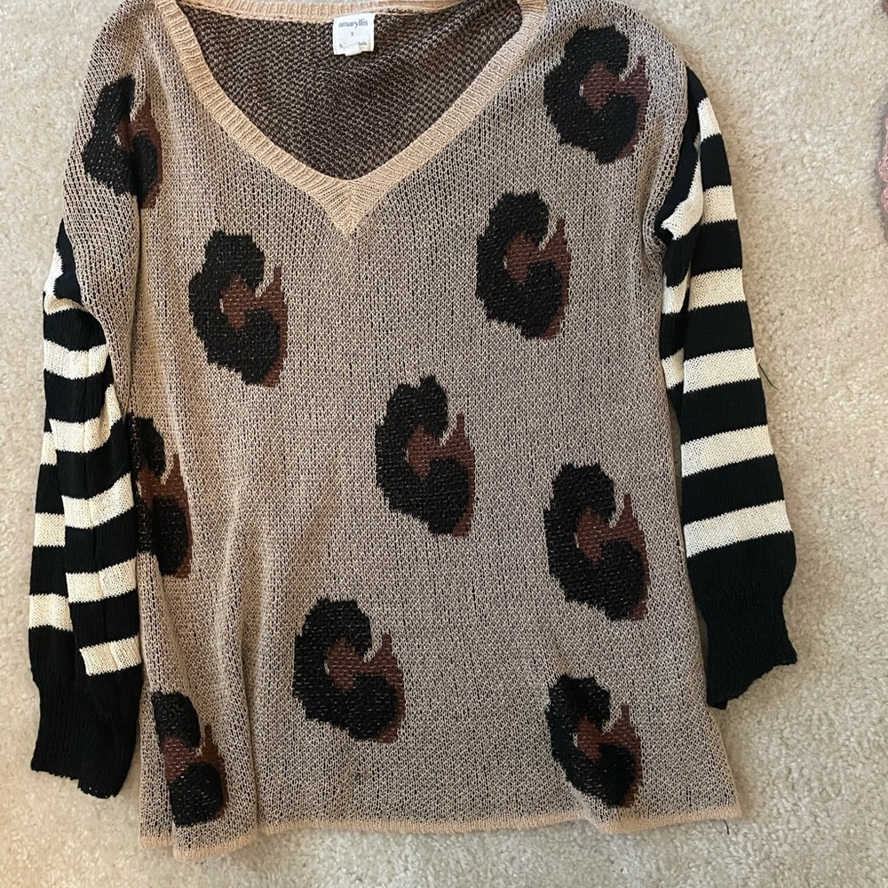 Amaryllis sweater size small